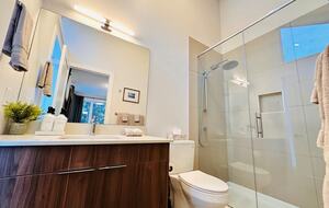 Panorama Mountain Escape - sleeps 12, Private Hot tub - Panorama, Canada