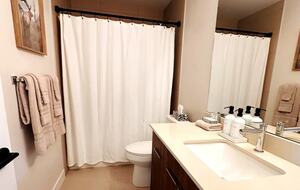 Panorama Mountain Escape - sleeps 12, Private Hot tub - Panorama, Canada