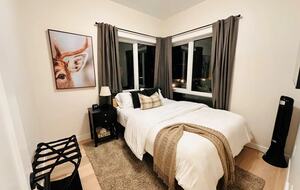 Panorama Mountain Escape - sleeps 12, Private Hot tub - Panorama, Canada