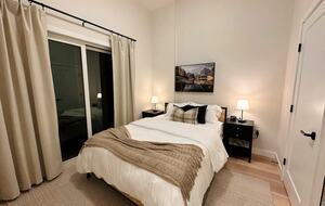 Panorama Mountain Escape - sleeps 12, Private Hot tub - Panorama, Canada