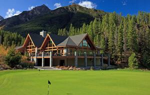 Panorama Mountain Escape - sleeps 12, Private Hot tub - Panorama, Canada