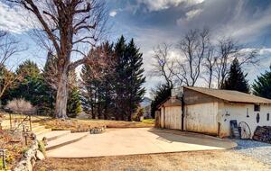 1906 Private Farmhouse near Asheville - Leicester, North Carolina