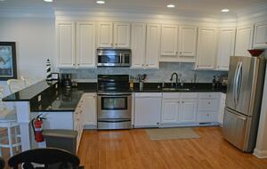 Full Kitchen, Granite Countertops, Range, Dishwasher, Refrig, Microwav