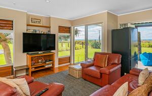 Beachfront Paradise | Whiritoa Beach Home - Whangamatā, New Zealand