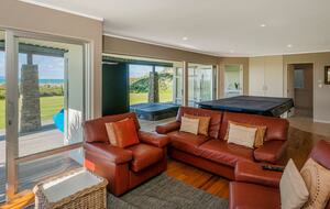Beachfront Paradise | Whiritoa Beach Home - Whangamatā, New Zealand