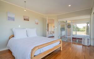 Beachfront Paradise | Whiritoa Beach Home - Whangamatā, New Zealand