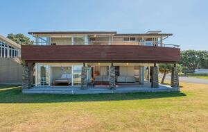 Beachfront Paradise | Whiritoa Beach Home - Whangamatā, New Zealand