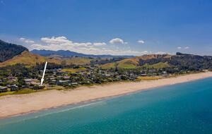 Beachfront Paradise | Whiritoa Beach Home - Whangamatā, New Zealand