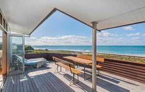 Beachfront Paradise | Whiritoa Beach Home - Whangamatā, New Zealand