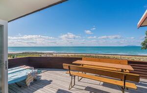 Beachfront Paradise | Whiritoa Beach Home - Whangamatā, New Zealand