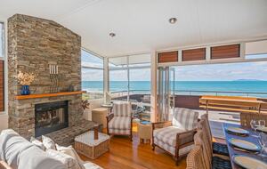 Beachfront Paradise | Whiritoa Beach Home - Whangamatā, New Zealand
