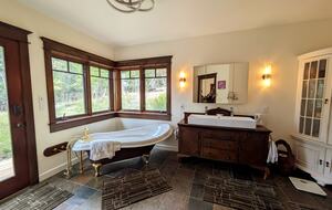 Wine Country Estate - Grants Pass, Oregon