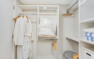 Quintess Collection - The Richards - Vancouver, Canada