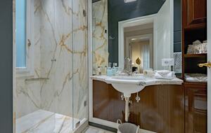 Quintess Collection - Unicko - Florence, Italy