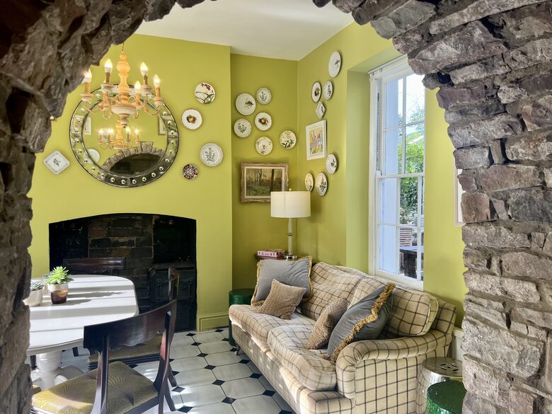 Breakfast Room open plan to Kitchen