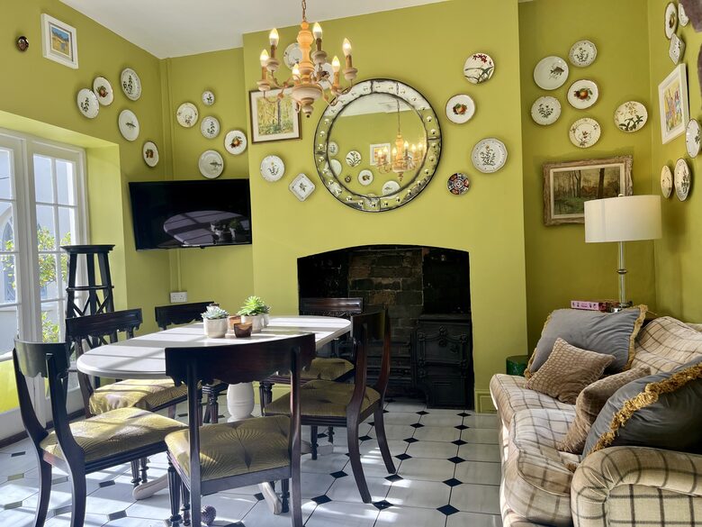 Breakfast Room open plan to Kitchen