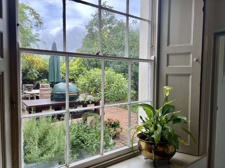 "Egg BBQ" and outdoor dining area off kitchen