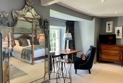 Bedroom 6 - with en suite and river & meadow views