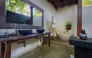 The Hideaways Club - Asmara - Kutta, Indonesia