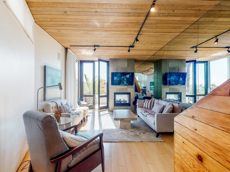 Quintess Collection - Mission Bay - San Diego, California