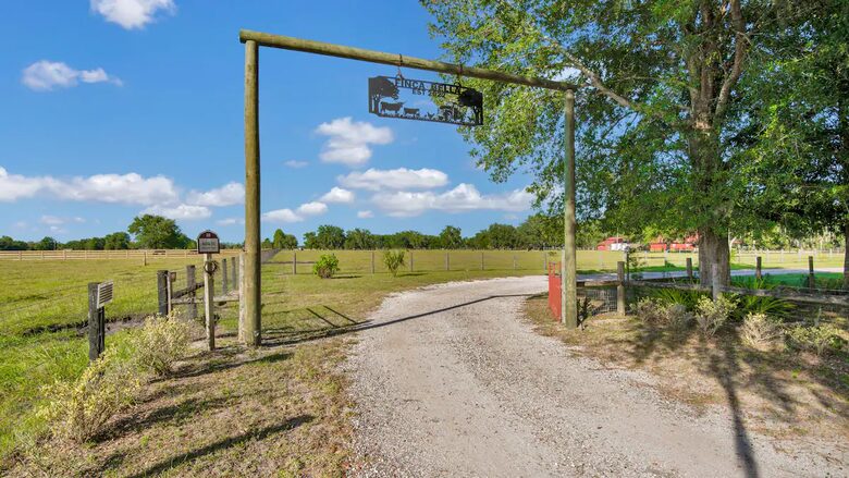 Serene Florida Farm - Umatilla, Florida