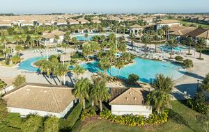 8 Bedroom Home with Private Pool - Davenport, Florida