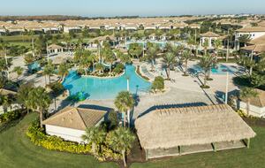 8 Bedroom Home with Private Pool - Davenport, Florida