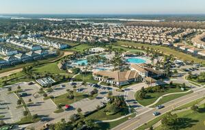 8 Bedroom Home with Private Pool - Davenport, Florida