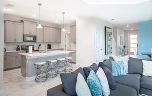 5 Bedroom Home with Private Pool - Davenport, Florida