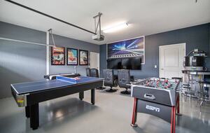 8 Bedroom Home with Private Pool - Davenport, Florida