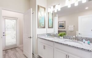 8 Bedroom Home with Private Pool - Davenport, Florida