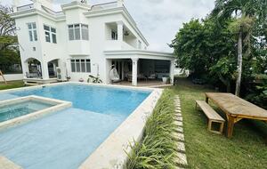 Back yard + pool & jacuzzi