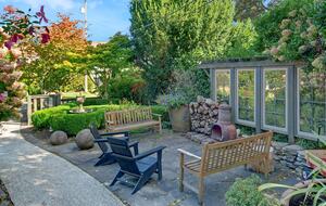 Front patio with fire pit