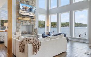 Stunning Lake of the Ozarks Home - Gravois Mills, Missouri