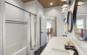 Stunning Lake of the Ozarks Home - Gravois Mills, Missouri