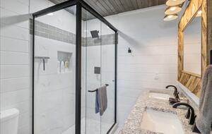 Stunning Lake of the Ozarks Home - Gravois Mills, Missouri