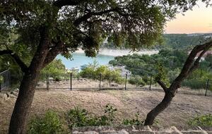 Casa T on Lake Travis in Devil's Cove - Jonestown, Texas