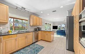 Siesta Key Canal-front Retreat - Sarasota, Florida