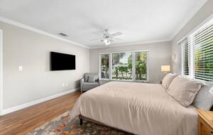 Siesta Key Canal-front Retreat - Sarasota, Florida