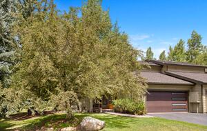 Modern 4BR Duplex | On Golf Course | Minutes to Beaver Creek + Vail - Avon, Colorado