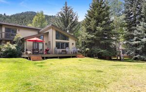 Modern 4BR Duplex | On Golf Course | Minutes to Beaver Creek + Vail - Avon, Colorado