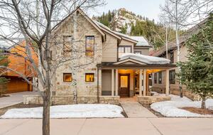Modern Aspen Beauty - Aspen, Colorado