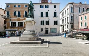 Viola Suite Canal View - Venice, Italy