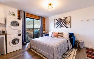 Ideallic Modern Mountain Hub - Dillon, Colorado