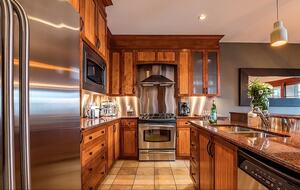 Alpine Elegance - Mont-Tremblant, Canada