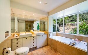 Hidden Oasis Retreat - Wanaka, New Zealand