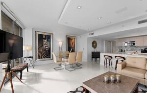 Hallandale Beach Hideaway - Hallandale Beach, Florida