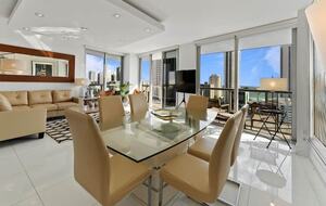 Hallandale Beach Hideaway - Hallandale Beach, Florida