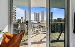 Hallandale Beach Hideaway - Hallandale Beach, Florida