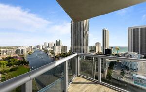 Hallandale Beach Hideaway - Hallandale Beach, Florida